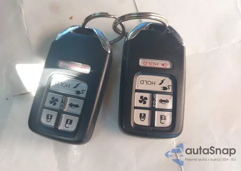 2018 Honda Clarity Plug-In Hybrid from USA, damaged, VIN JHMZC5F13JC013724